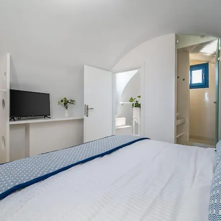 Villa Beautiful Santorini 2 Bedroom Private Pool Magical Sea Views *