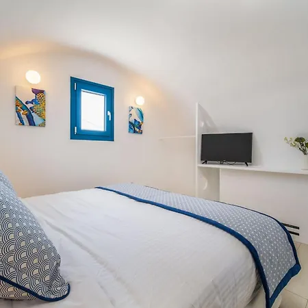 Beautiful Santorini 2 Bedroom Private Pool Magical Sea Views *